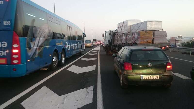 Imagen de archivo de atasco en la GC-1 por un accidente (Foto TA)